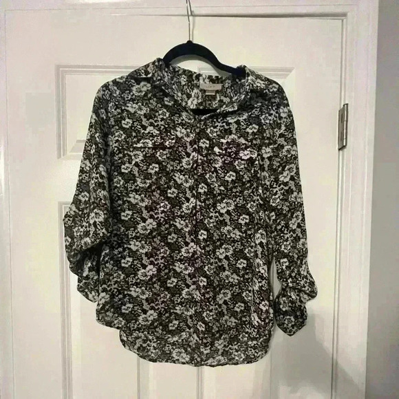 Loft | Grey Floral Button Down Top | Size XS - Picture 2 of 4